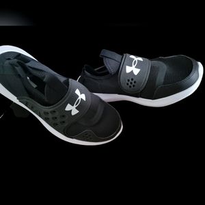 Boys 5Y NWOT Under Armour